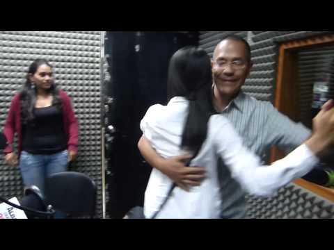 VIDEO: Ernesto Villegas bailando en el estudio de Contrataque en Alba Ciudad 96.3 FM