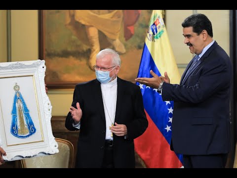 Presidente Maduro condecora a Aldo Giordano a su despedida como Nuncio Apostólico