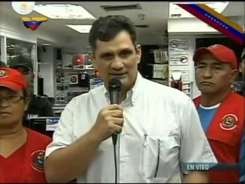Manuel Fernández fiscaliza tienda Da-T-Electronics en el CCCT y es agredido verbalmente