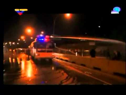 Opositores lanzan molotovs a la Guardia y trancan Autopista el Día de los Enamorados