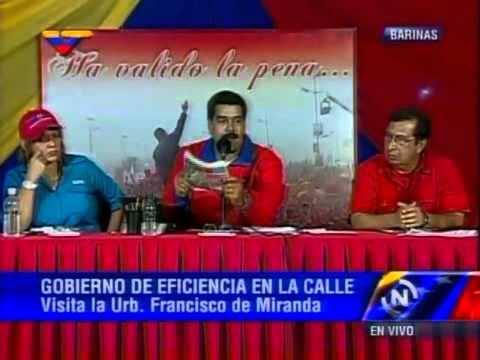 Presidente Nicolás Maduro sobre titular de 2001 afirmando que no hay gasolina