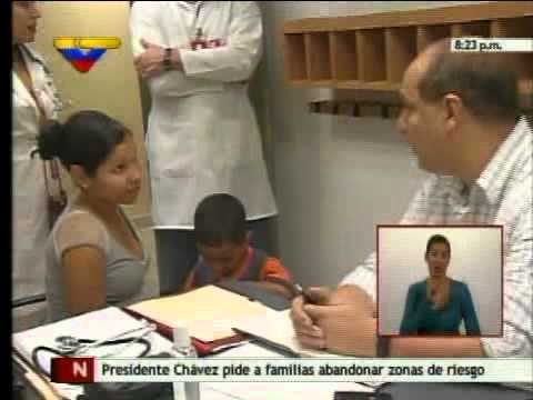 Presidente Chávez recibe en Miraflores a familias damnificadas
