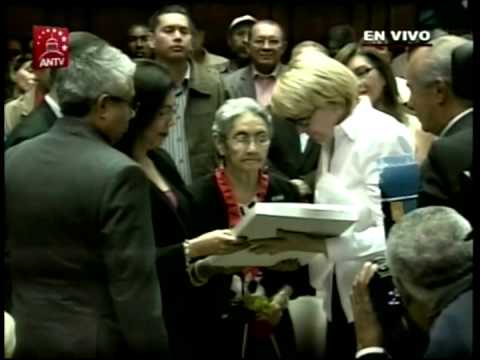 Homenaje a Noel Rodríguez: Fiscal General y Vicepresidente Maduro con su madre Zenaida