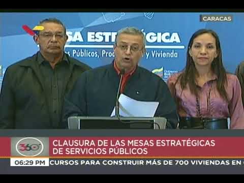 Luis Motta Domínguez lee conclusiones de mesas técnicas de servicios públicos