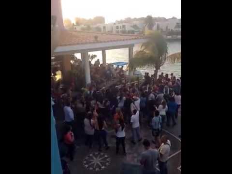 Así pitaron y abuchearon a Winston Vallenilla y Roque Valero en Plaza Mayor, Lechería, Anzoátegui