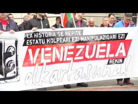 Protesta en Bilbao contra manipulación informativa sobre Venezuela frente a sede de medios