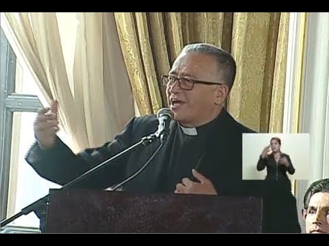 Padre Numa Molina bendice la Asamblea Nacional Constituyente