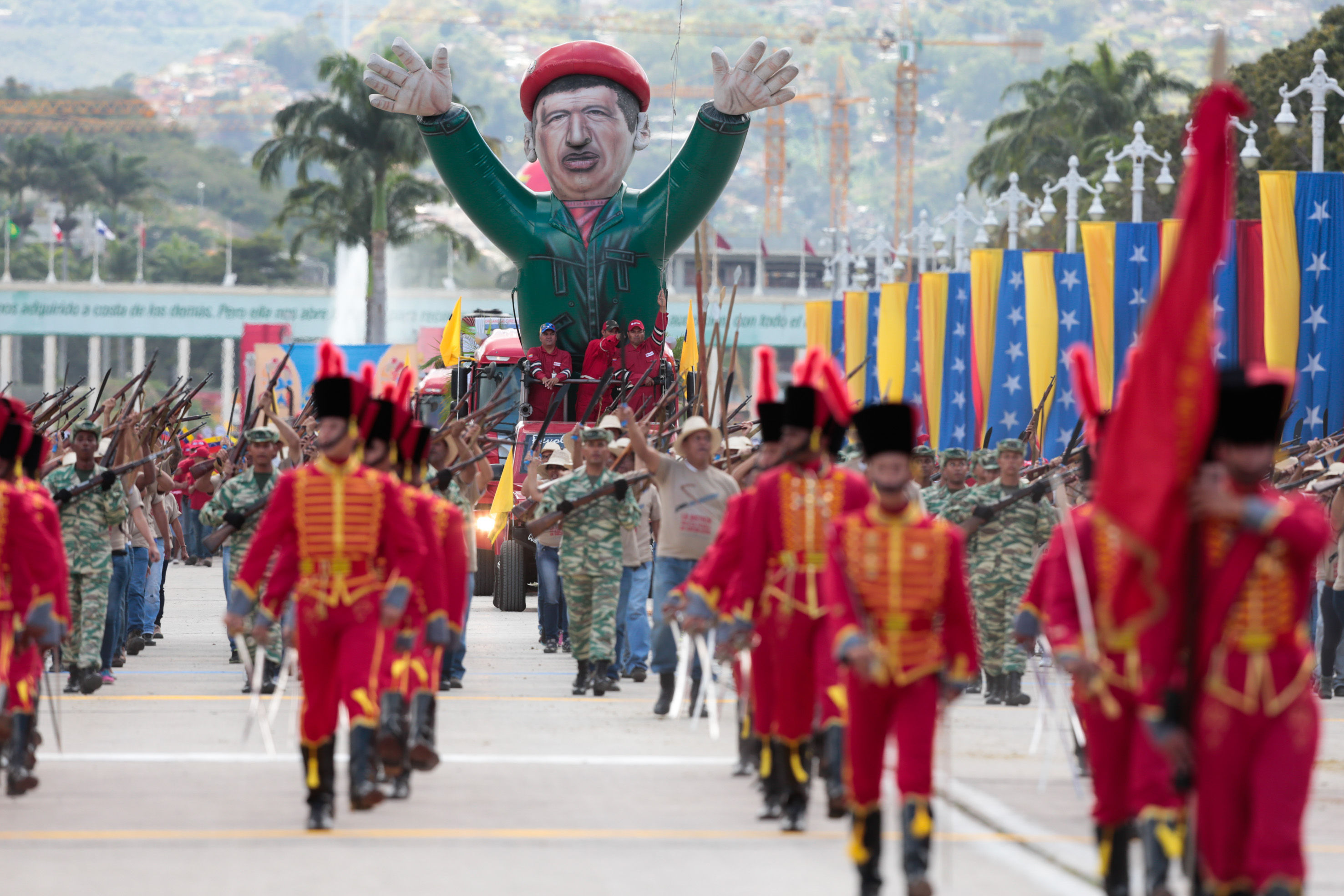 Национальный герой страны. Эквадор военные парады. Боливия военный парад. Военный парад Мексики. Таиланд Мексика.