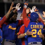 Venezuela venció nuevamente a Italia y consiguió dramáticamente su pase a la segunda ronda del Clásico Mundial de Beisbol