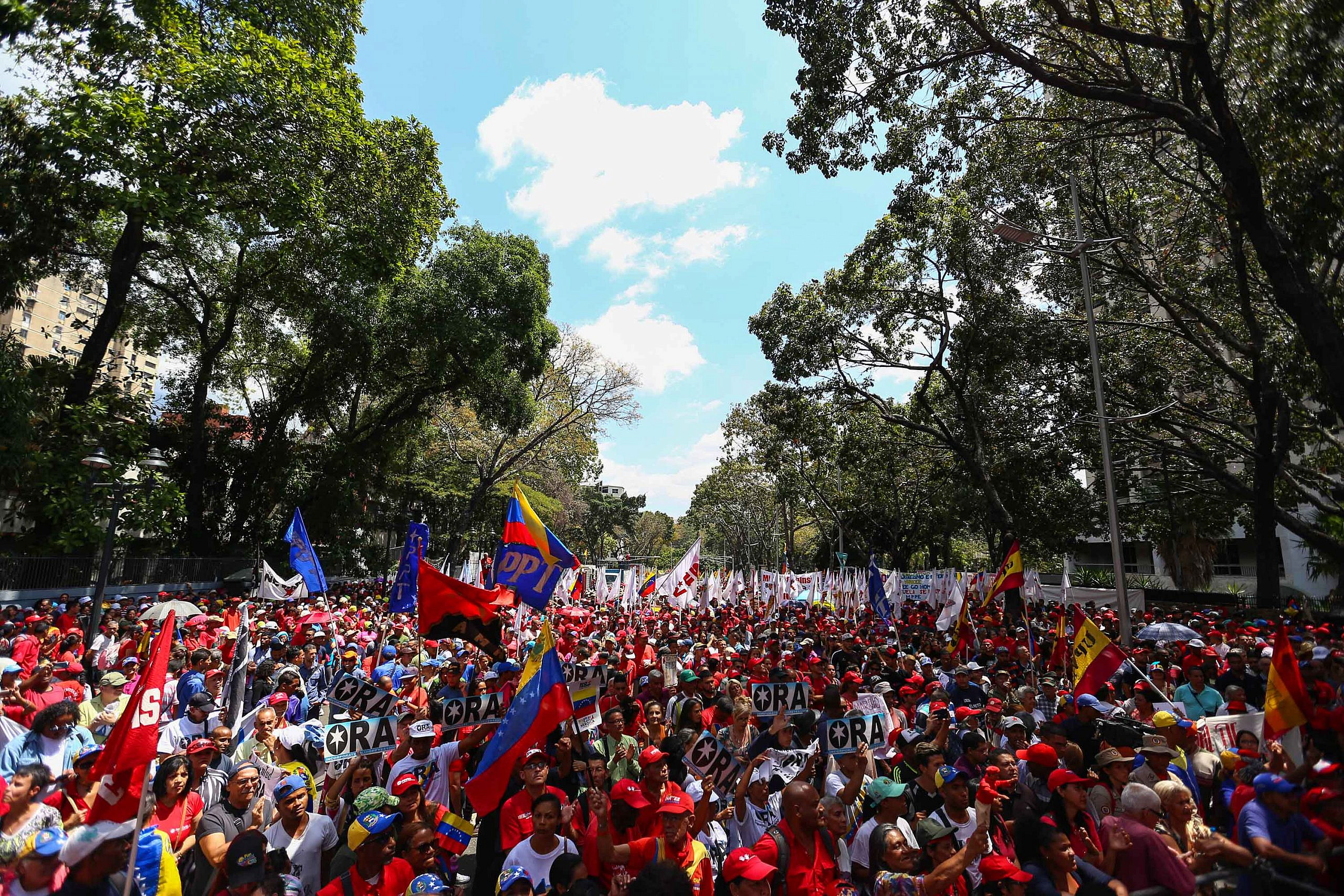 Venezolanos Marcharon Conmemorando Los Hechos Del 27 De Febrero De
