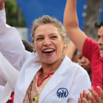 Gobierno venezolano otorgará bonificación de un petro a las y los médicos del país