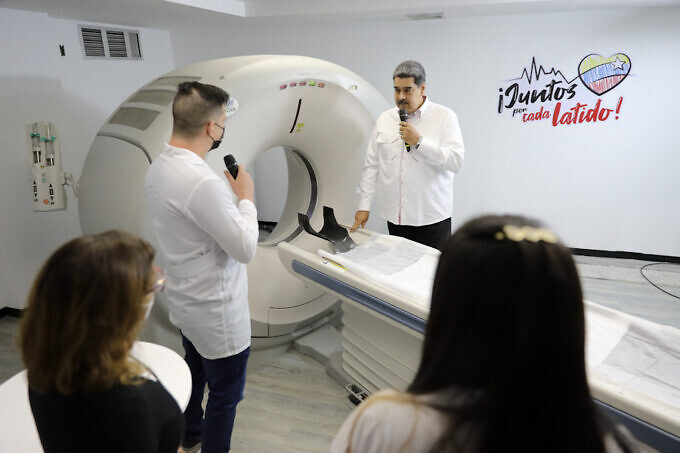 President Maduro speaks to healthcare personnel at the María Genoveva Guerrero Ramos High Technology Comprehensive Diagnostic Center. Photo: Presidential Press.