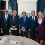 El Gobierno y la oposición de Venezuela se reúnen en Francia con miras a restablecer el diálogo