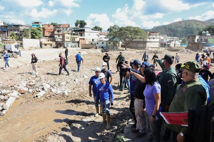 A team of officials, headed by Vice President Delcy Rodríguez, visits disaster-affected areas of Las Tejerías. Photo: Twitter/@ViceVenezuela.