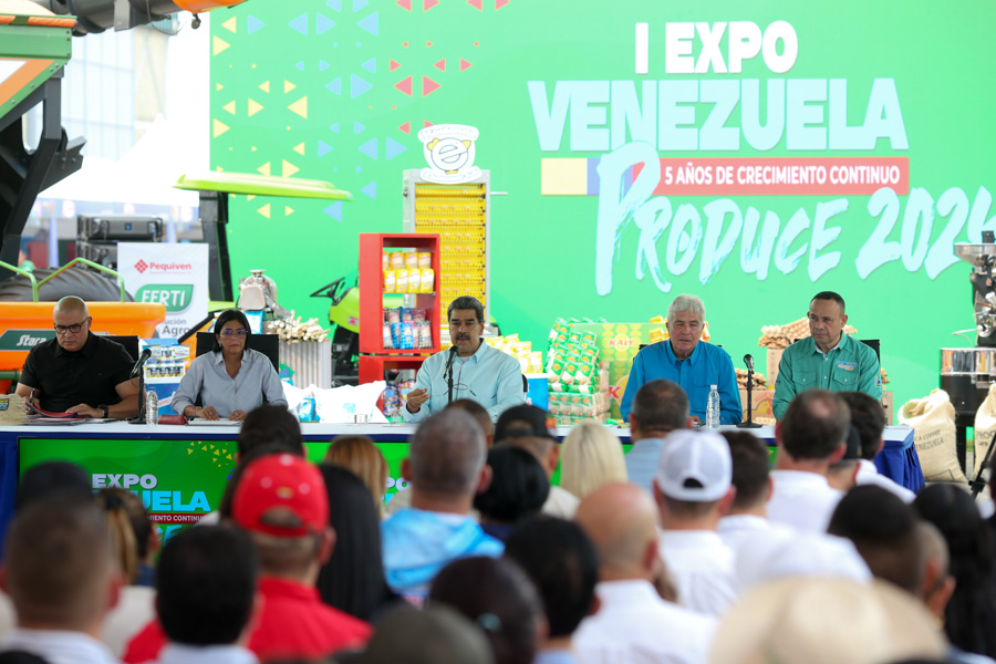 Maduro augura un crecimiento de Venezuela en 8%: No necesitamos licencias de Estados Unidos para producir GLZvidkXMAAk20p