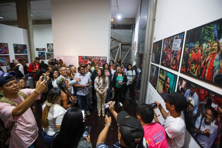 Inauguran exposición “Venezuela Mujer” del fotógrafo Joel Ochoa en la Galería de Arte Nacional