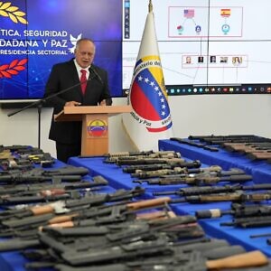 Capturan 19 personas e incautan armas de guerra que iban a usar en nuevos intentos de desestabilización, informó Cabello