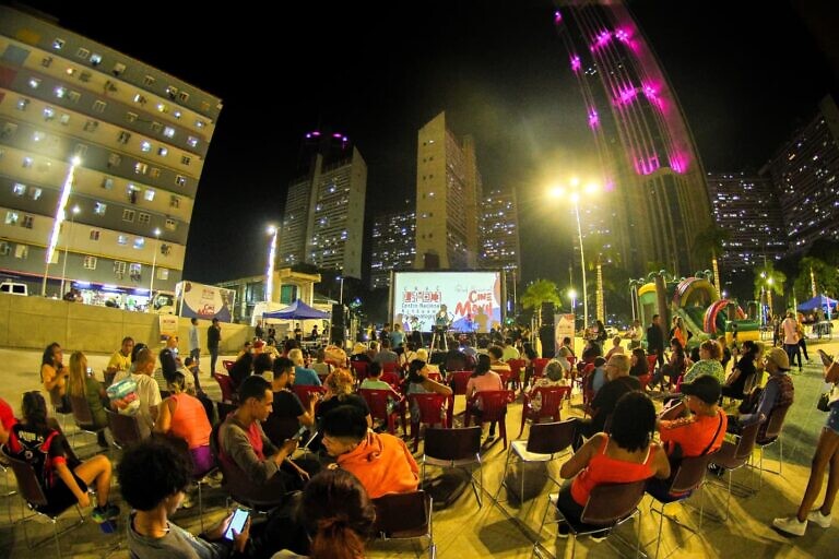 Inaugurada la red de Cinemóvil del CNAC en la Plaza de la Juventud