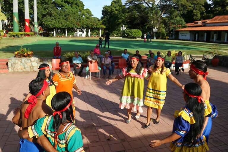 Conmemoraron el Día de la Resistencia Indígena en La Casona Aquiles Nazoa con tradiciones venezolanas (+Fotos)