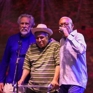 Realizaron gran concierto y homenaje a Gualberto Ibarreto en el Cuartel San Carlos por sus 50 años de trayectoria musical (+Fotos)