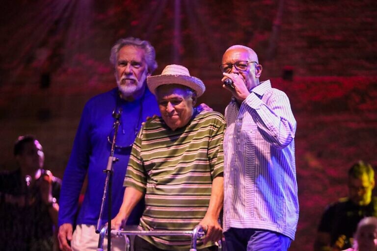 Realizaron gran concierto y homenaje a Gualberto Ibarreto en el Cuartel San Carlos por sus 50 años de trayectoria musical (+Fotos)