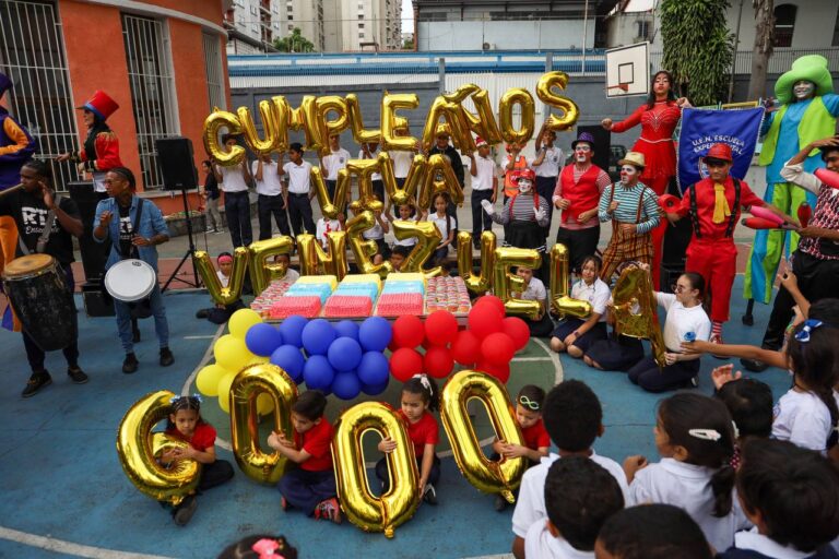 Estudiantes del Colegio Experimental Venezuela festejaron el hito 6000 de los cumpleaños “Viva Venezuela”