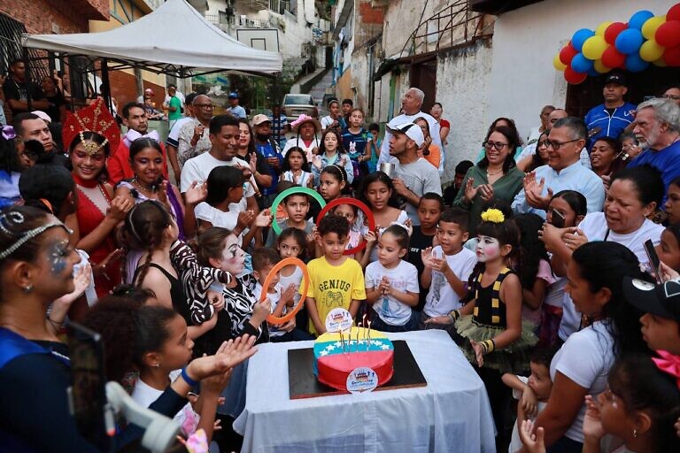 “Ruta cumpleaños Viva Venezuela” colmó de alegría a las comunidades de Petare (+Fotos)