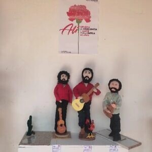 Trujillo: Biblioteca “Mario Briceño Iragorry” rinde homenaje a Alí Primera con exposición de muñecos de trapo