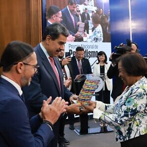 Jefe de Estado entregó Premio Nacional de Periodismo Simón Bolívar 2025