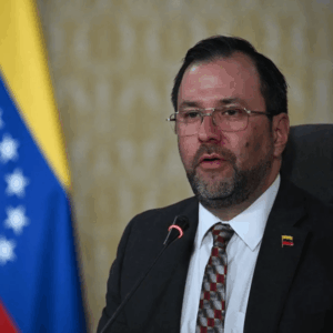 Venezuela responsabiliza a John McNamara por secuestro de 33 niños en EE.UU.