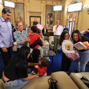 EN FOTOS: Presidente Maduro recibió a 7 niños migrantes venezolanos que fueron separados de sus familias en EE.UU.