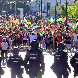 Protestas masivas pro-Palestina en Madrid obligaron a suspender la última etapa de la Vuelta Ciclística a España