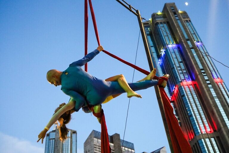 Alba Ciudad realza el arte del encuentro con un programa especial en celebración del Día Nacional del Teatro 🗓
