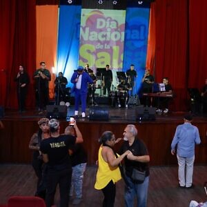 Teatro Aquiles Nazoa vibró con la clausura de la celebración del Día Nacional de la Salsa 