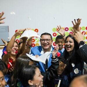 Carlos Sierra presentó Más Allá de la Locura en la Feria del Libro de Caracas y anuncia su traducción al árabe