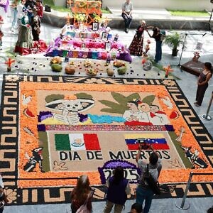 La VI Bienal del Sur Pueblos en Resistencia conmemoró el Día de los Muertos en el Celarg