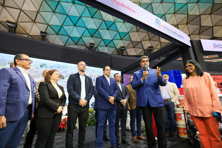 Presidente Maduro reafirma respeto a inversores y contratos petroleros