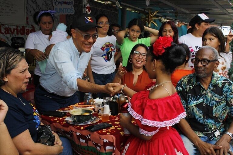 Ministro Villegas visitó la Feria gastronómica de la Comuna Socialista Ojo de Agua
