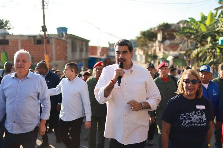 Maduro confirma que conversó telefónicamente con Trump: Su llamada abre las puertas al diálogo