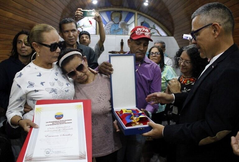 El Gabán Tacateño recibió la Orden Libertadores y Libertadoras de Venezuela post mortem