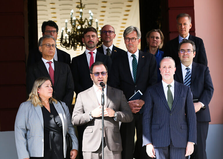 Presidenta (E) Delcy Rodríguez se reunió con jefes de misión de la Unión Europea, Reino Unido y Suiza