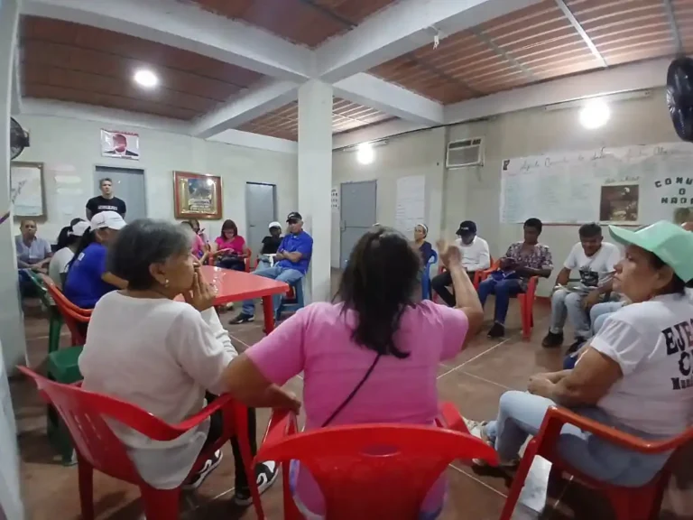 Activados grupos de lectura en apoyo al Presidente Maduro y la Primera Dama Cilia Flores