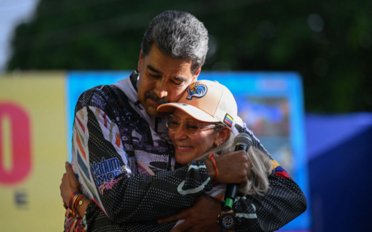 Realizan concurso de canto y poesía en apoyo a Maduro y Cilia Flores