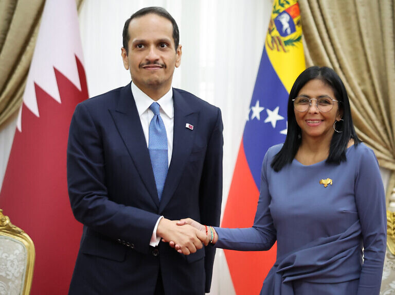 Presidenta encargada recibió al primer ministro de Catar
