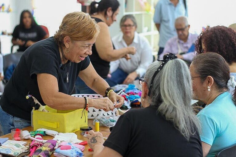 Artesanas celebran el Premio Nacional de Cultura con un taller de muñequería en Tienda Red de Arte