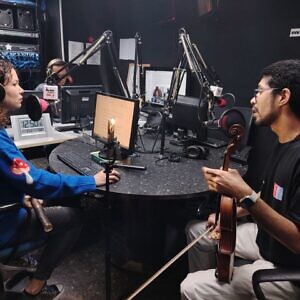 La música debe dar un giro y estar al servicio de la sociedad: Caracas estrena el programa Música Inteligente para formar niños compositores con IA