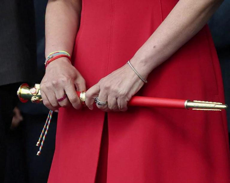 Ministro Ernesto Villegas reconoció la lucha de las mujeres en su día