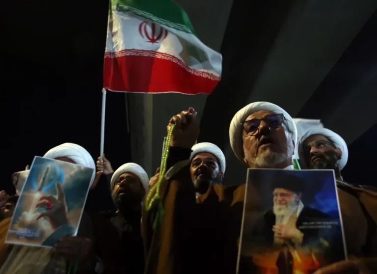 Presidente iraní califica asesinato de Jameneí como declaración de guerra