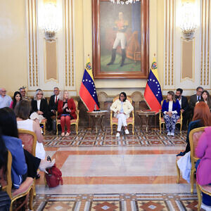 Delcy Rodríguez aprueba acuerdos tras reunirse con mujeres políticas venezolanas de oposición y del chavismo