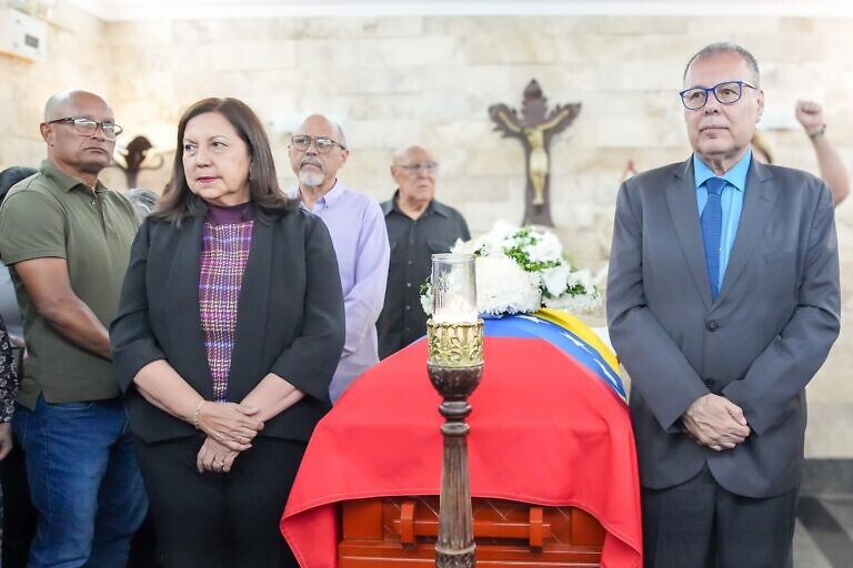 Dieron último adiós a Gloria Martín y le confirieron Orden Waraira Repano